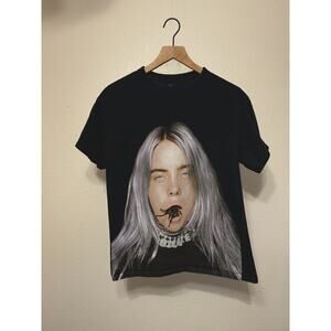 Billie Eilish T-Shirt Size Medium Graphic Tee With Tarantula In Her Mouth